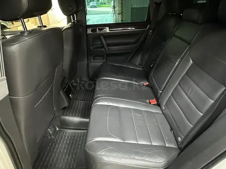Volkswagen Touareg 2007 года за 6 790 000 тг. в Алматы – фото 18