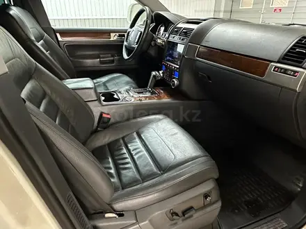 Volkswagen Touareg 2007 года за 6 790 000 тг. в Алматы – фото 12