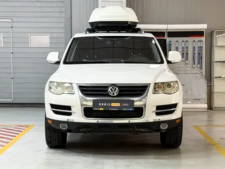 Volkswagen Touareg 2007 года за 6 790 000 тг. в Алматы – фото 2