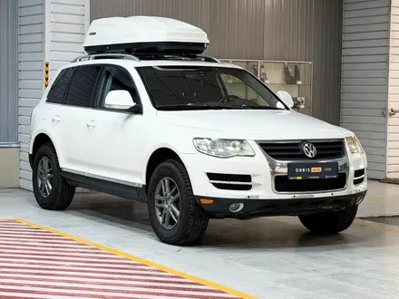 Volkswagen Touareg 2007 года за 6 790 000 тг. в Алматы – фото 3