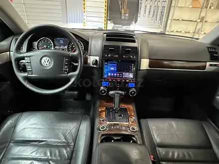 Volkswagen Touareg 2007 года за 6 790 000 тг. в Алматы – фото 9