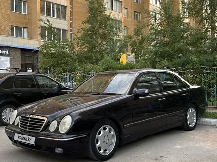 Mercedes-Benz E 320 1999 года за 4 000 000 тг. в Астана – фото 4