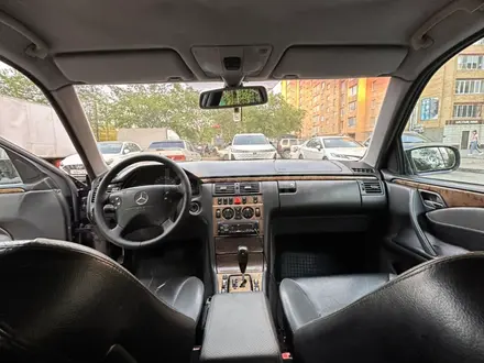 Mercedes-Benz E 320 1999 года за 4 000 000 тг. в Астана – фото 9