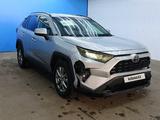 Toyota RAV4 2021 годаүшін9 139 900 тг. в Актобе – фото 3