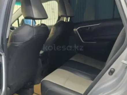 Toyota RAV4 2021 года за 9 139 900 тг. в Актобе – фото 8
