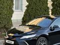 Toyota Camry 2023 года за 18 500 000 тг. в Алматы – фото 16