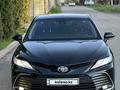 Toyota Camry 2023 года за 18 500 000 тг. в Алматы – фото 19