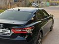 Toyota Camry 2023 года за 18 500 000 тг. в Алматы – фото 21