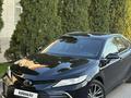 Toyota Camry 2023 года за 18 500 000 тг. в Алматы – фото 23
