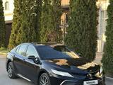 Toyota Camry 2023 года за 18 500 000 тг. в Алматы