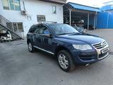 Volkswagen Touareg 2008 года за 5 000 000 тг. в Алматы – фото 2