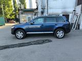 Volkswagen Touareg 2008 года за 5 000 000 тг. в Алматы – фото 4