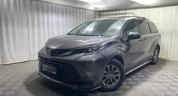 Toyota Sienna 2022 года за 16 200 000 тг. в Алматы