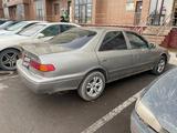 Toyota Camry 2000 годаfor3 200 000 тг. в Астана – фото 3