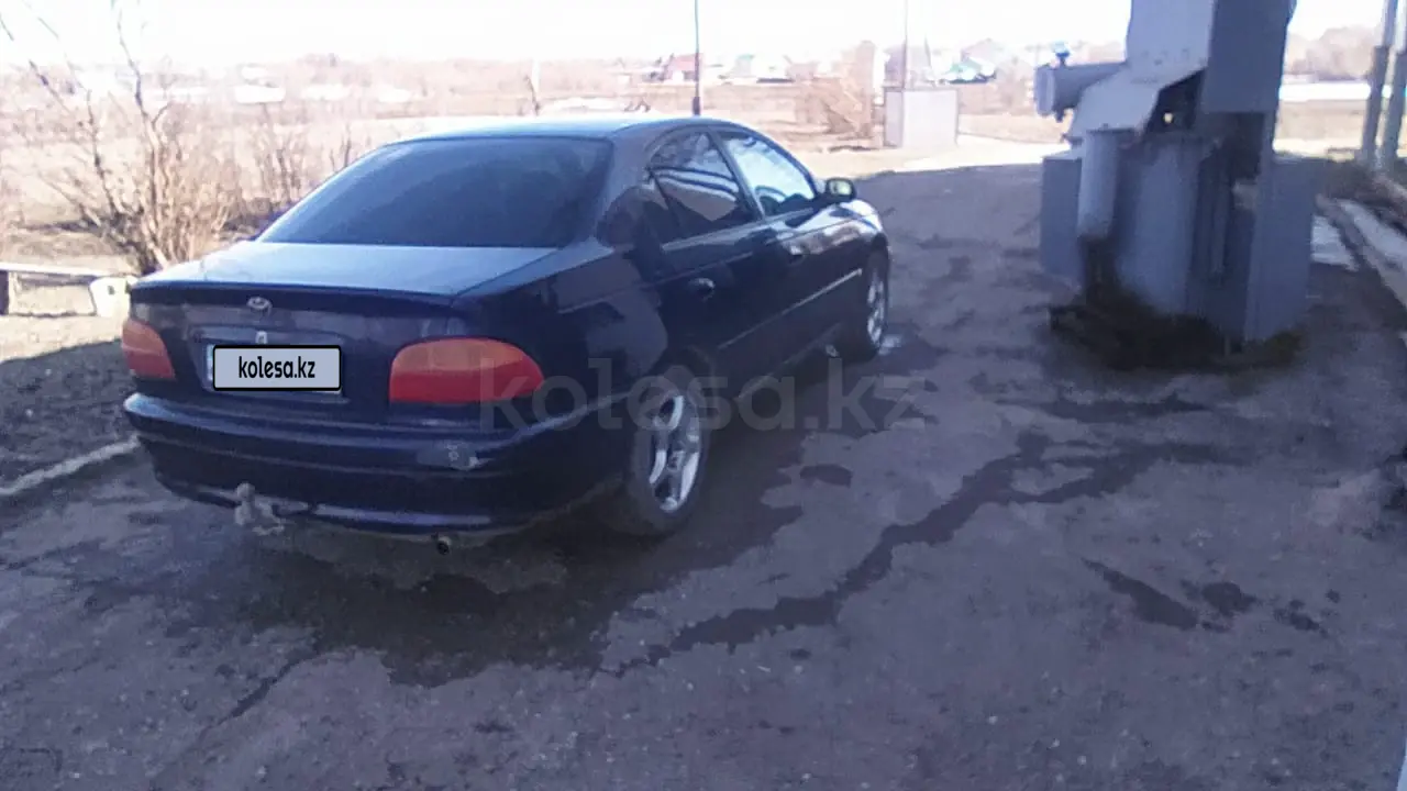 Toyota Avensis, 2001