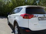 Toyota RAV4 2015 года за 9 350 000 тг. в Караганда – фото 4