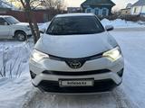 Toyota RAV4 2018 годаүшін13 500 000 тг. в Петропавловск – фото 2