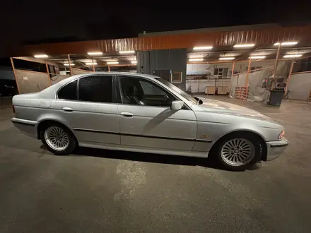 BMW 528 1998 года за 2 800 000 тг. в Алматы – фото 5