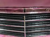Решетка радиатора Mercedes Benz W124E (1993-1997) за 17 000 тг. в Астана – фото 3