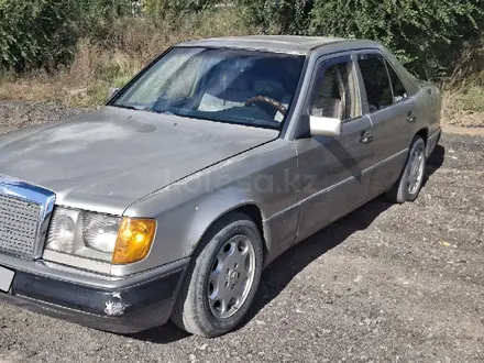 Mercedes-Benz E 200 1991 года за 1 200 000 тг. в Астана – фото 3