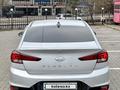 Hyundai Elantra 2019 годаfor7 800 000 тг. в Алматы – фото 4