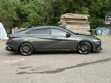 Hyundai Elantra 2024 года за 8 600 000 тг. в Алматы – фото 4