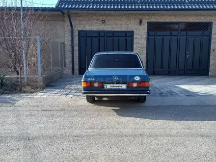 Mercedes-Benz E 280 1982 года за 2 100 000 тг. в Шымкент – фото 32