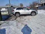 Toyota RAV4 2020 годаfor14 000 000 тг. в Алматы – фото 4