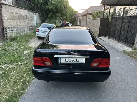 Mercedes-Benz E 320 1997 года за 2 500 000 тг. в Шымкент – фото 3