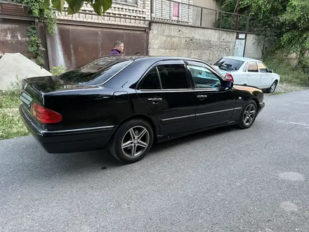 Mercedes-Benz E 320 1997 года за 2 500 000 тг. в Шымкент – фото 4