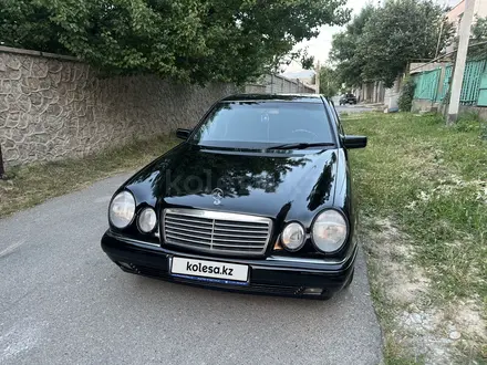 Mercedes-Benz E 320 1997 года за 2 500 000 тг. в Шымкент