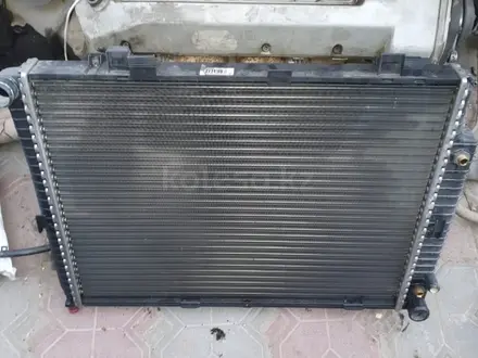 Радиатор основной 210 мерседес за 20 000 тг. в Алматы