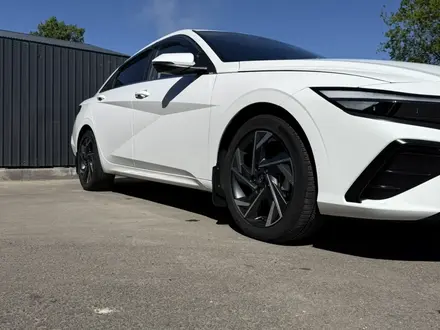 Hyundai Elantra 2024 года за 9 600 000 тг. в Караганда – фото 3