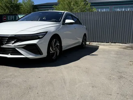 Hyundai Elantra 2024 года за 9 600 000 тг. в Караганда – фото 2