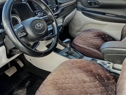 Hyundai i20 2023 года за 6 890 000 тг. в Караганда – фото 6