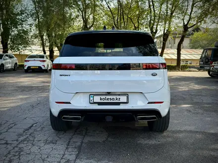Land Rover Range Rover Sport 2023 года за 67 000 000 тг. в Алматы – фото 4