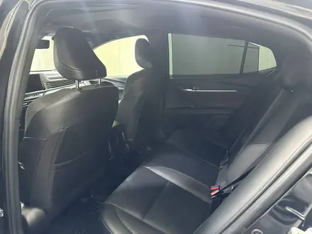 Toyota Camry Luxe 2025 года за 20 800 000 тг. в Алматы – фото 11