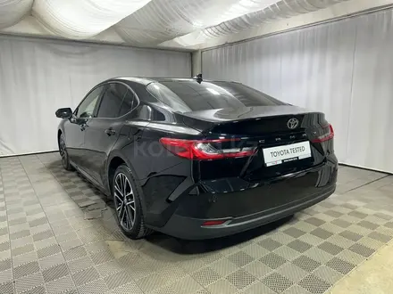 Toyota Camry Luxe 2025 года за 20 800 000 тг. в Алматы – фото 2