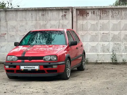 Volkswagen Golf 1998 года за 2 500 000 тг. в Алматы