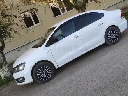 Volkswagen Polo 2015 года за 4 100 000 тг. в Актобе