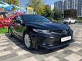 Toyota Camry 2018 года за 12 300 000 тг. в Алматы – фото 2