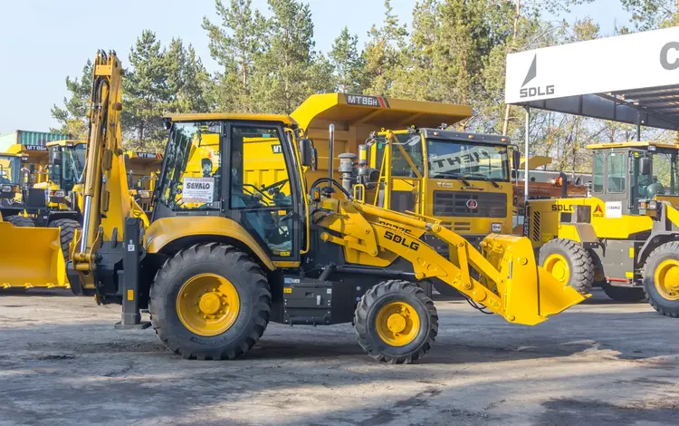 SDLG  Экскаватор — погрузчик 2025 года за 32 490 209 тг. в Алматы