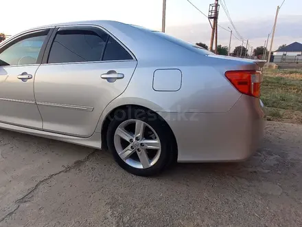 Toyota Camry 2014 года за 8 000 000 тг. в Атырау – фото 4