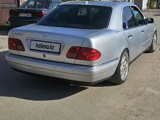 Mercedes-Benz E 320