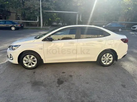 Chevrolet Onix 2023 года за 5 800 000 тг. в Шымкент – фото 2