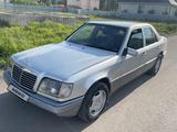 Mercedes-Benz E 220 1994 года за 1 700 000 тг. в Алматы