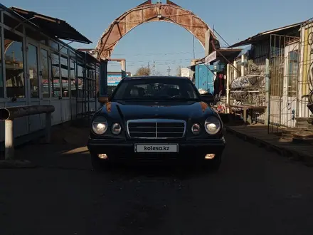 Mercedes-Benz E 230 1996 года за 2 800 000 тг. в Астана