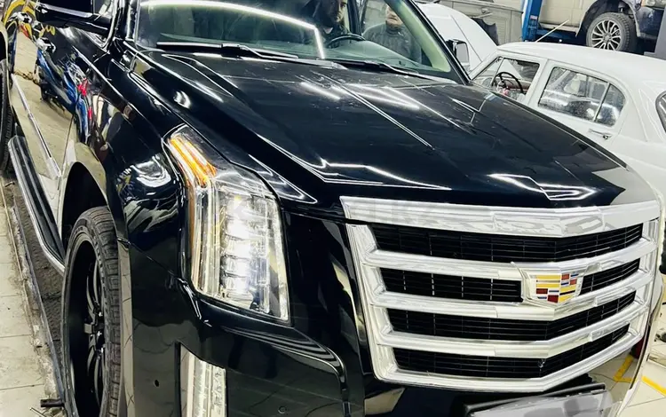 Cadillac Escalade 2018 года за 27 000 000 тг. в Алматы