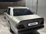 Mercedes-Benz E 200 1992 года за 1 450 000 тг. в Шымкент – фото 3