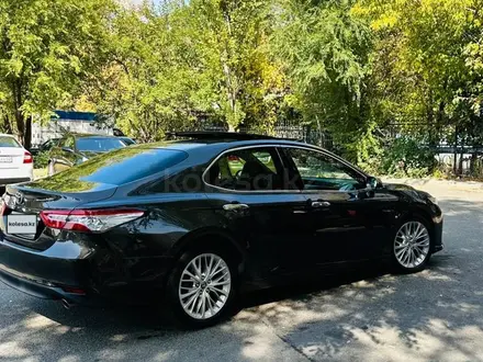 Toyota Camry 2019 года за 14 200 000 тг. в Алматы – фото 8